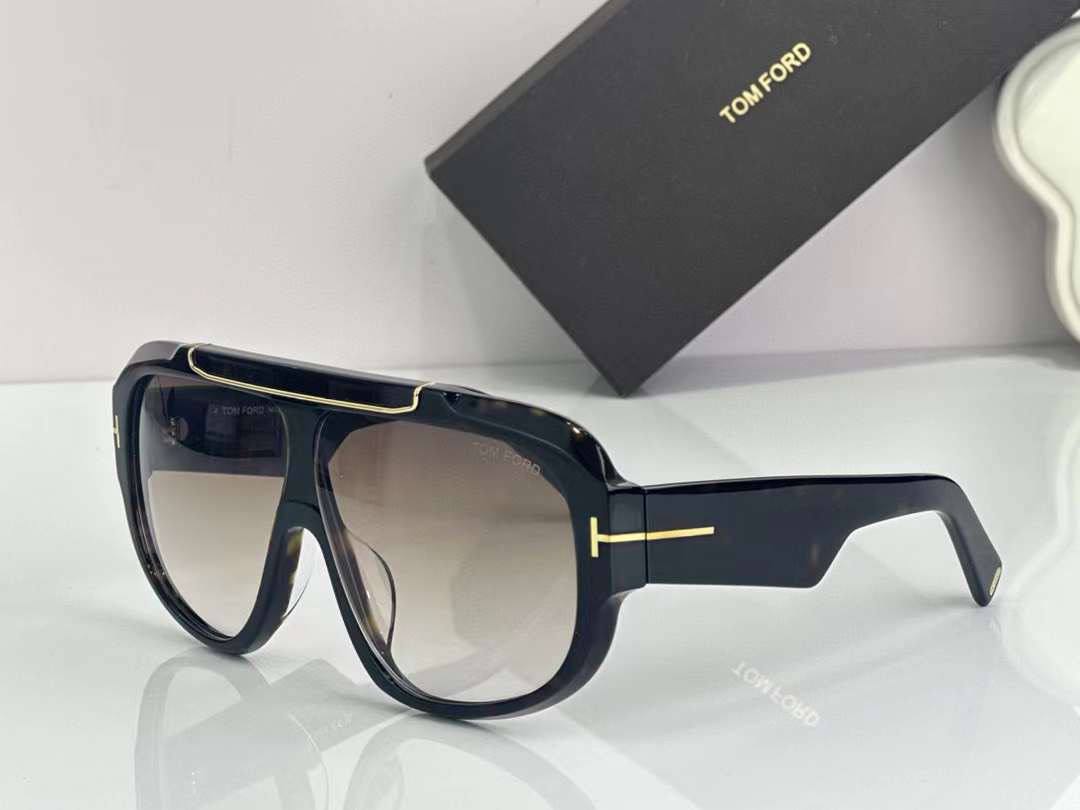 Tom Ford E2111