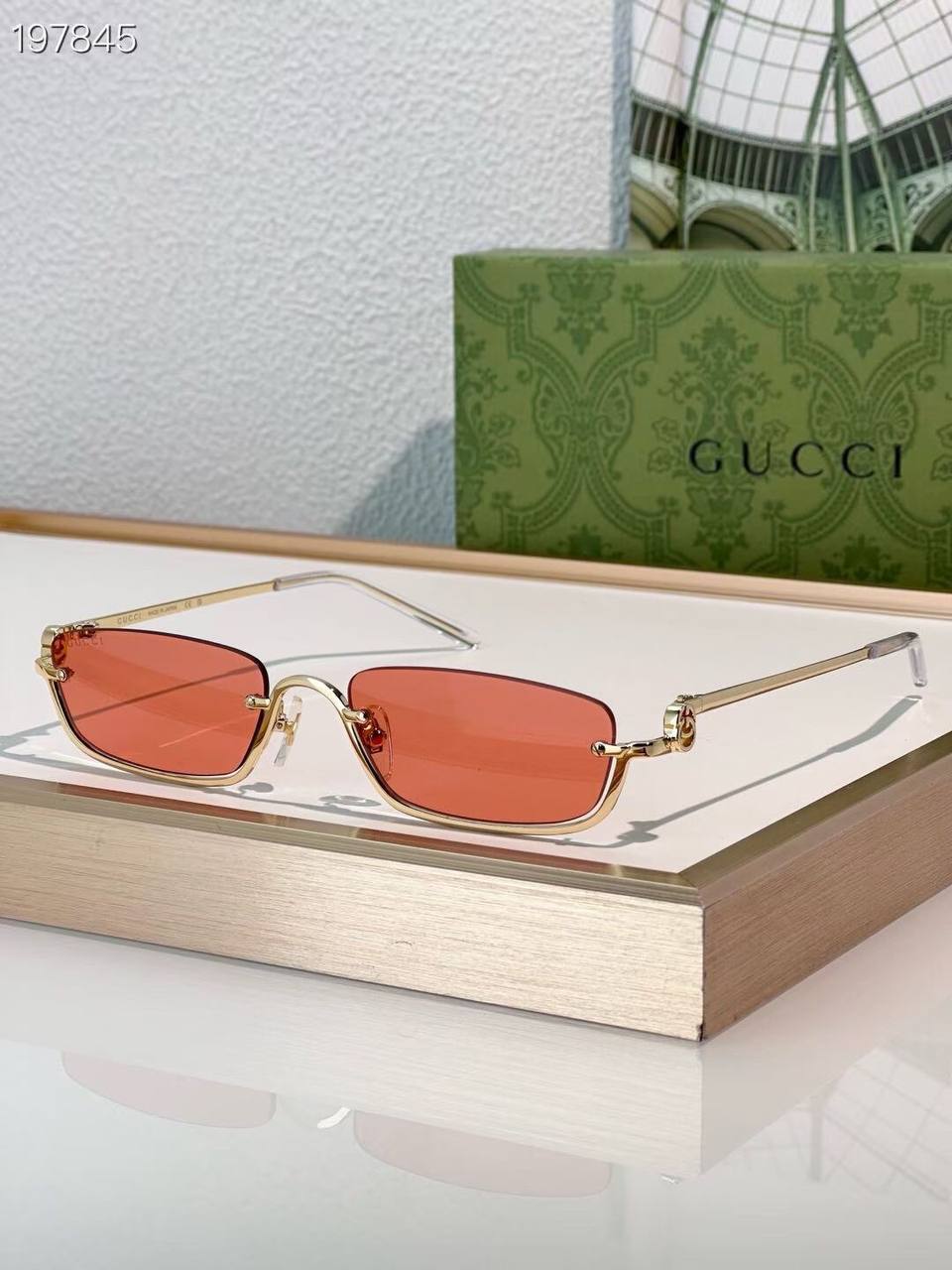 Gucci E1112