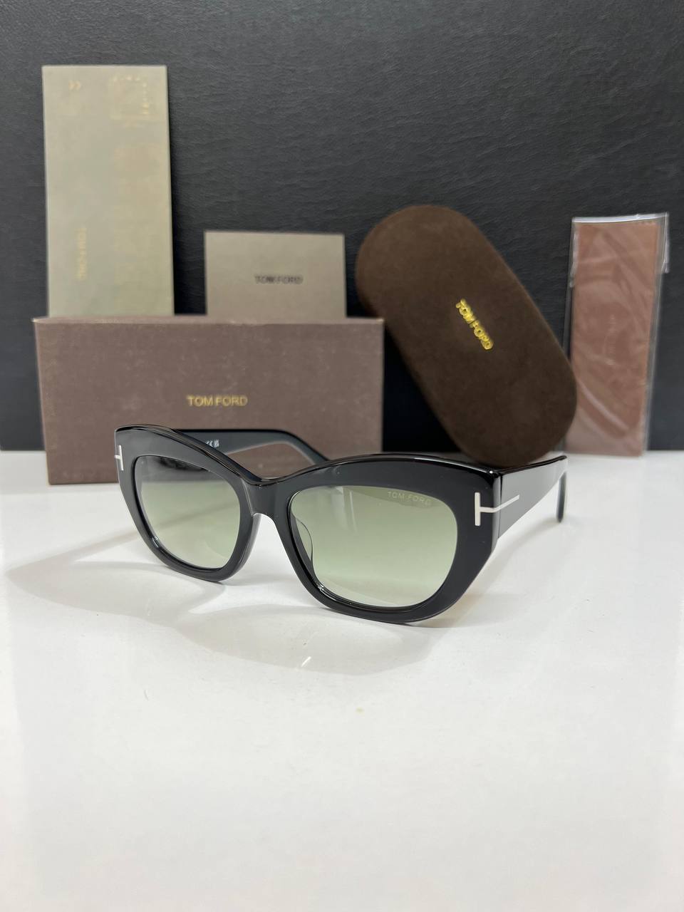 Tom Ford E1112