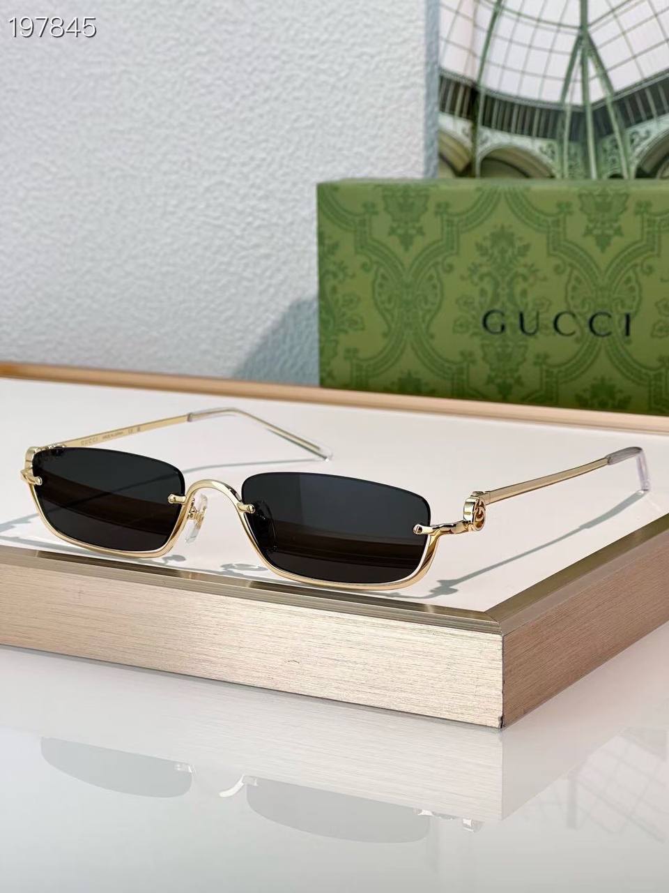 Gucci E1112