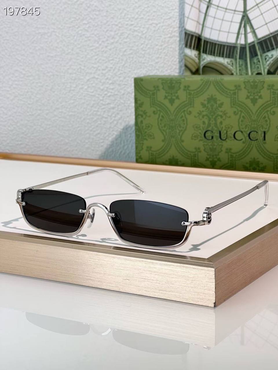 Gucci E1112