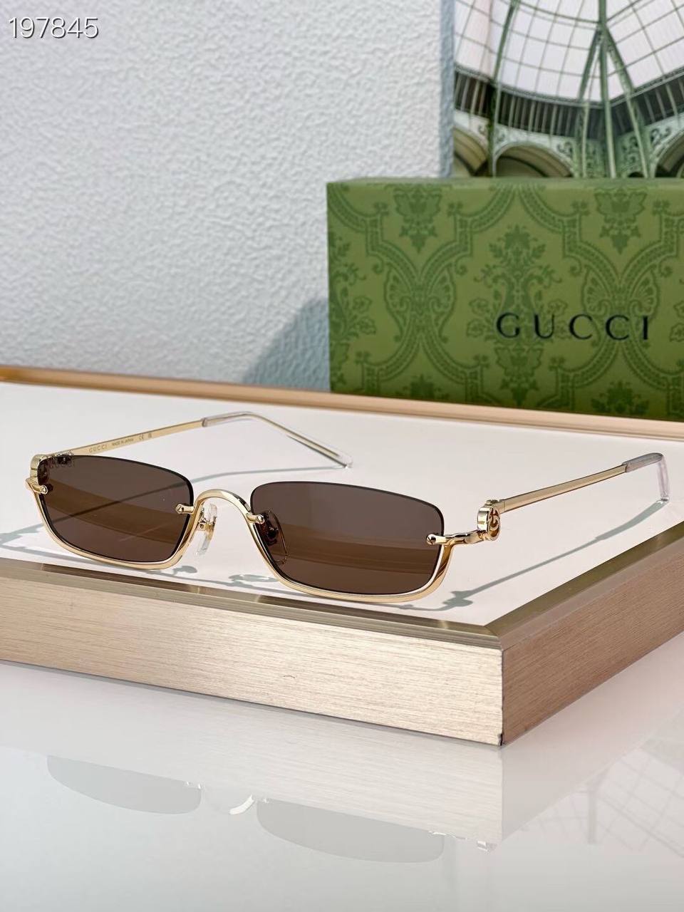Gucci E1112