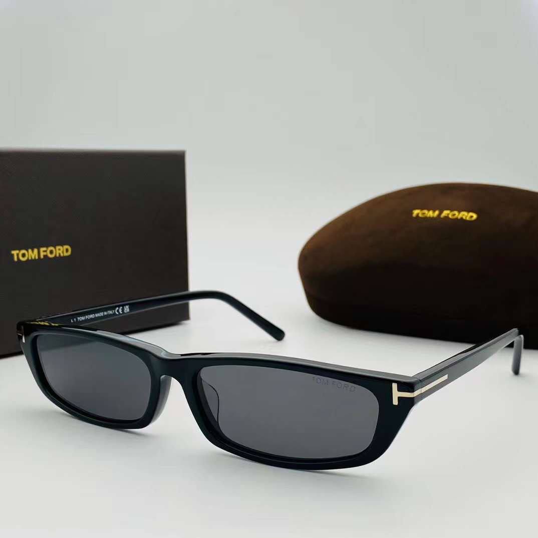 Tom Ford E1115