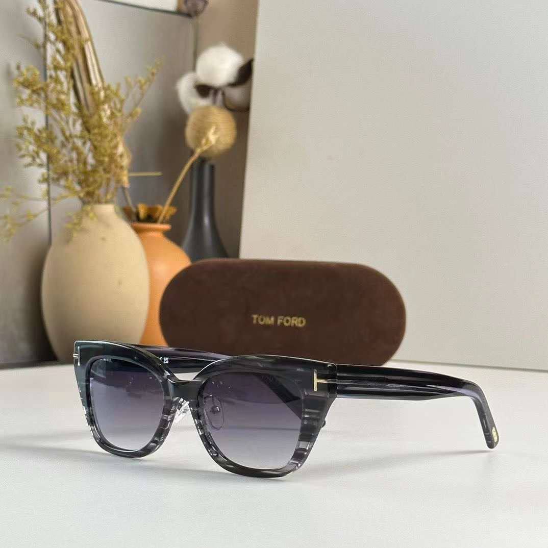Tom Ford E1116