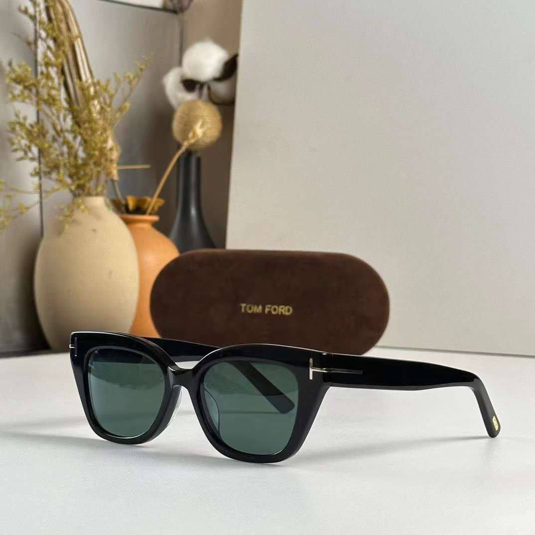 Tom Ford E1116