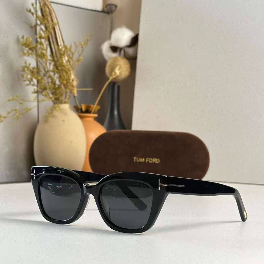 Tom Ford E1116