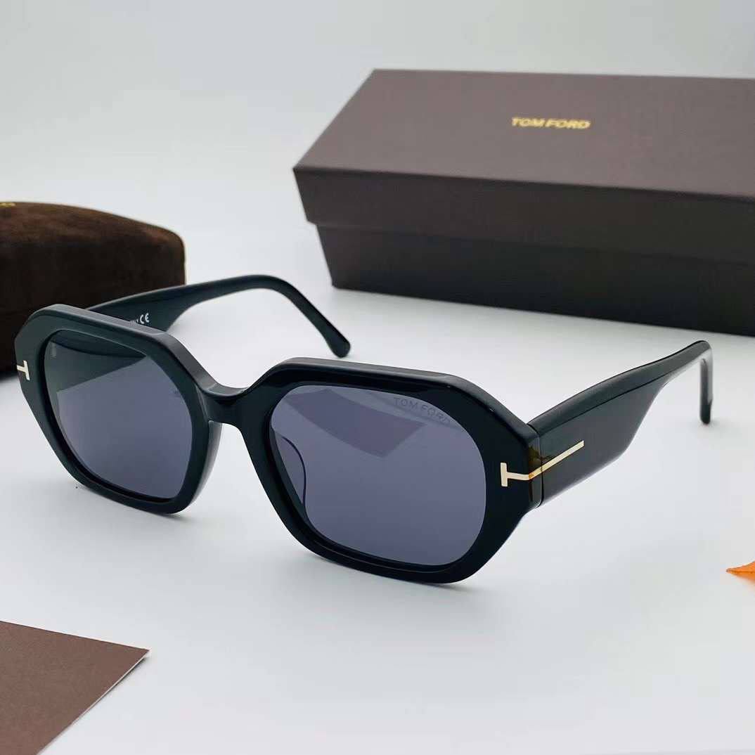 Tom Ford E1120