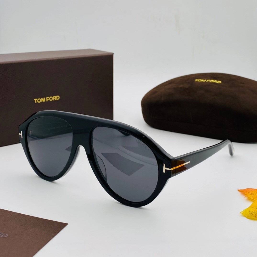 Tom Ford E1121