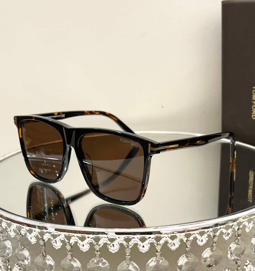 Tom Ford E1122