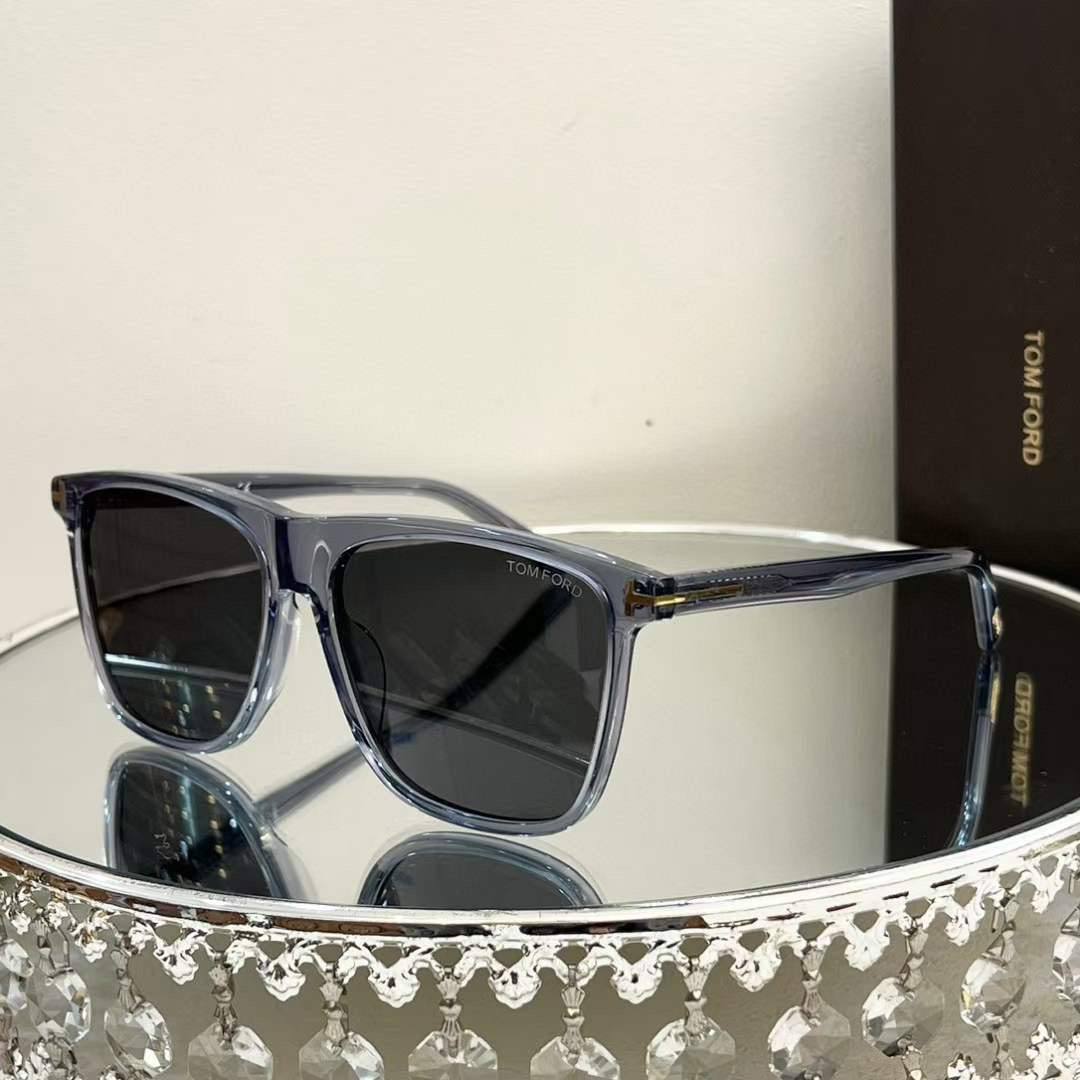 Tom Ford E1122