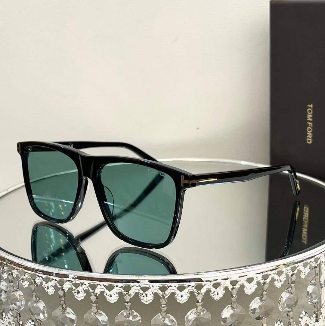 Tom Ford E1122