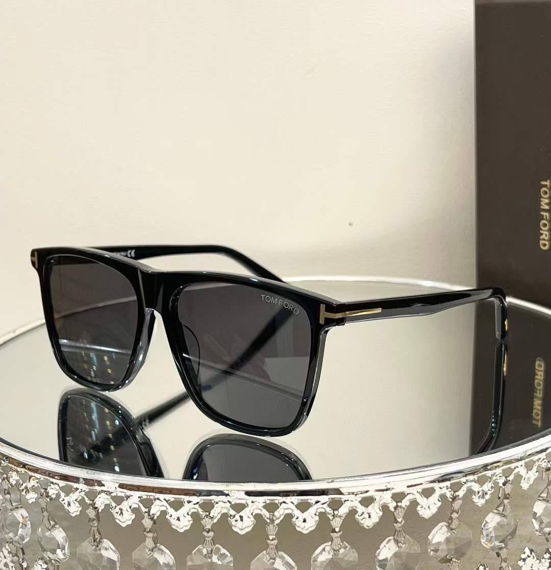Tom Ford E1122