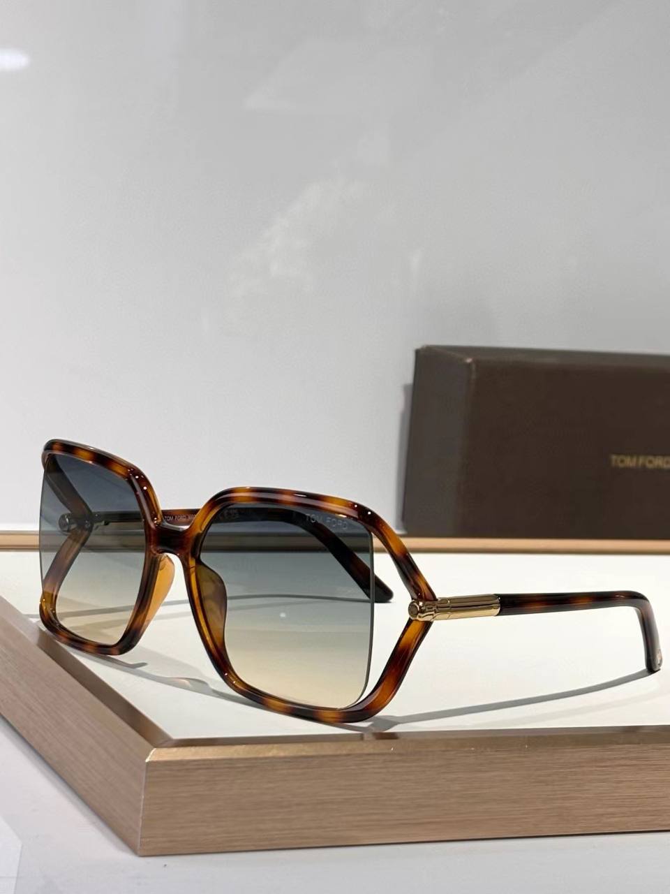 Tom  Ford E1125