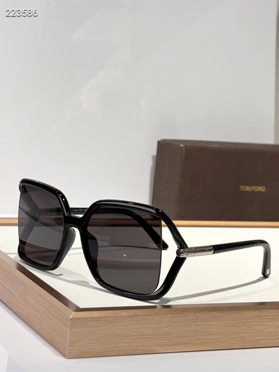 Tom  Ford E1125