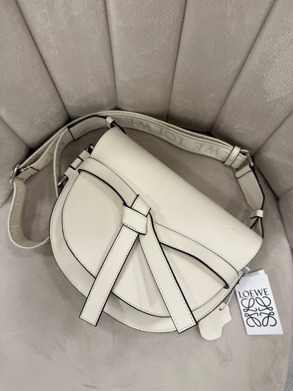 Loewe 4852