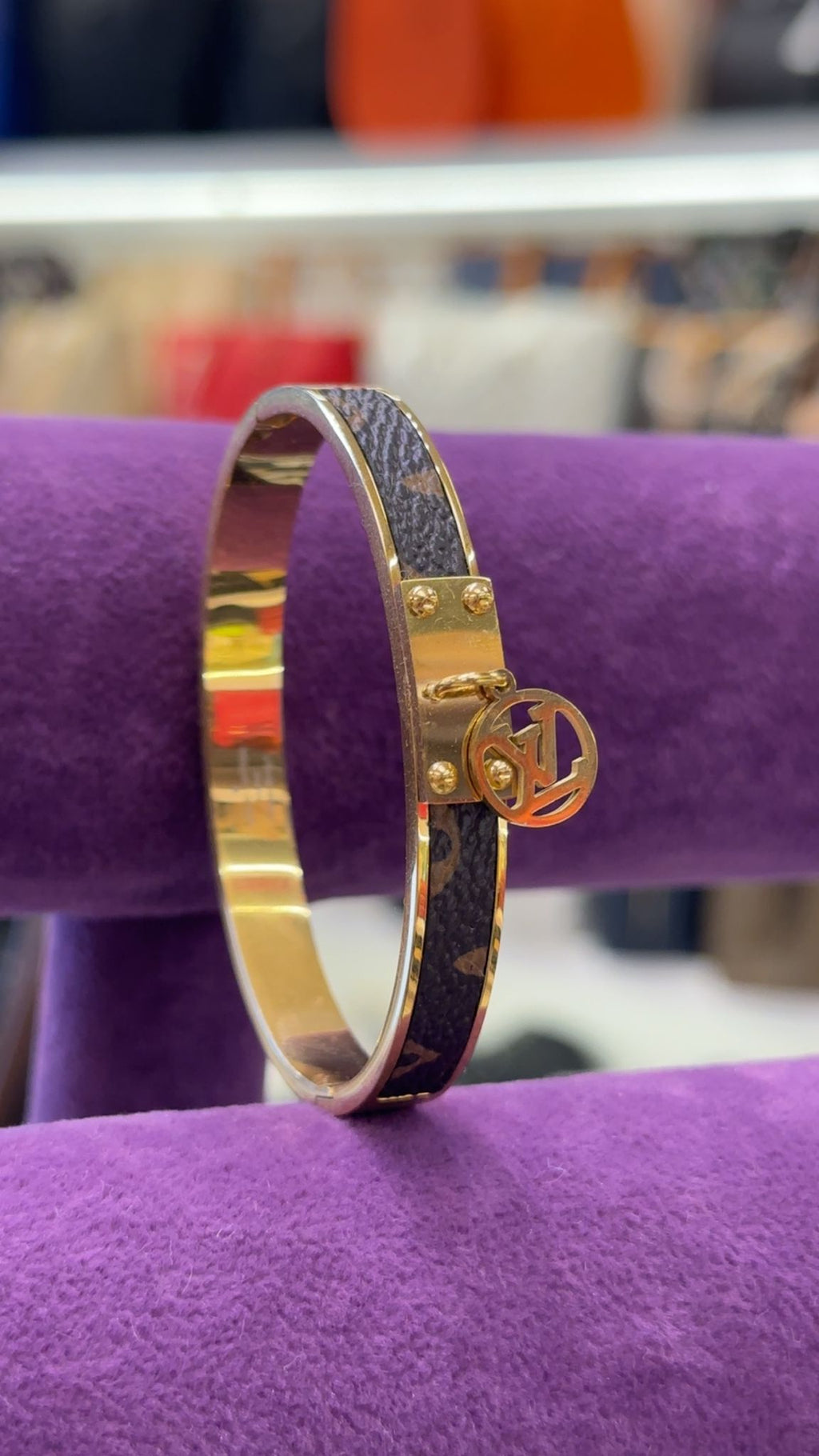 LV Charm Line