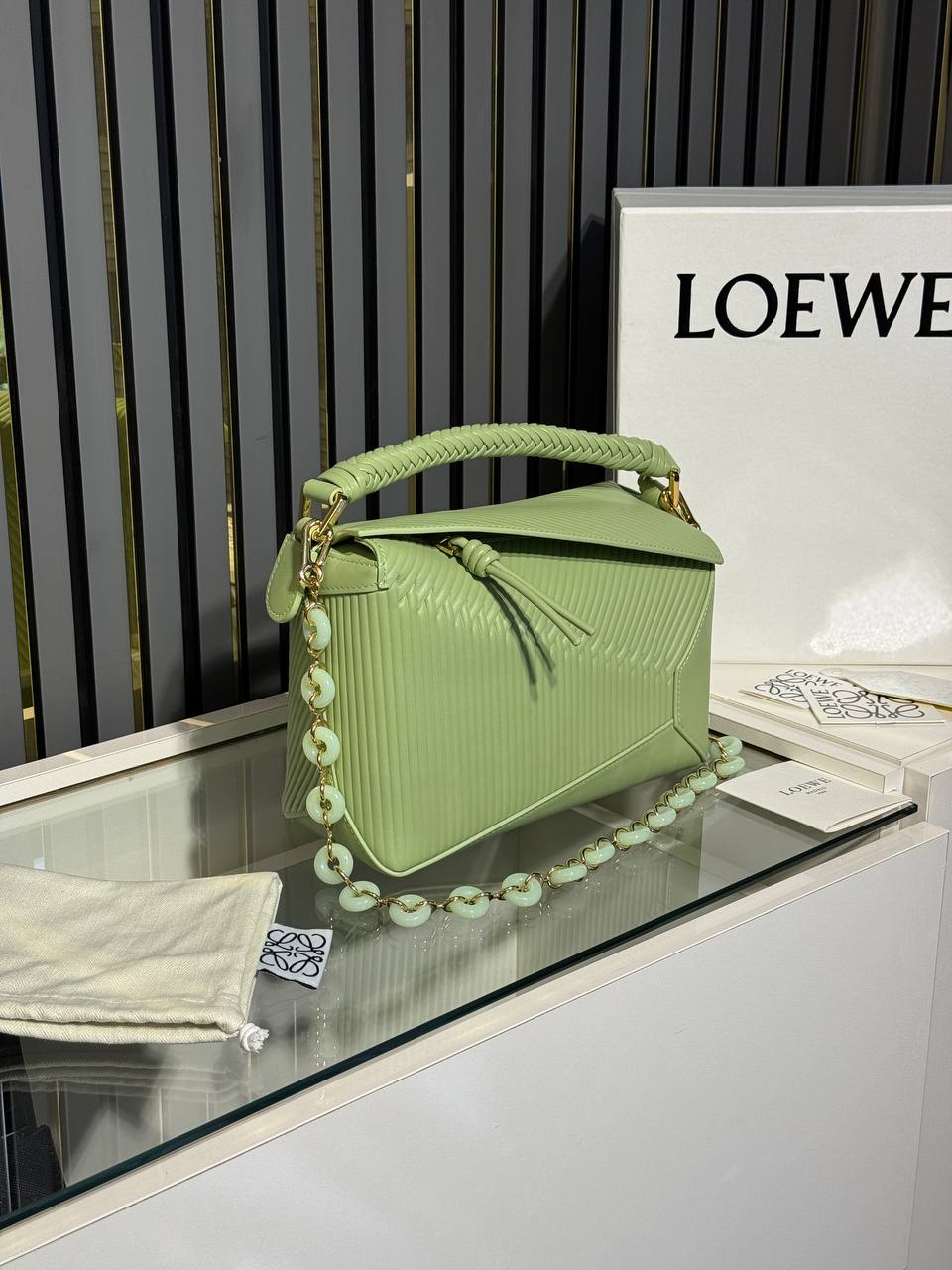 Loewe 2410
