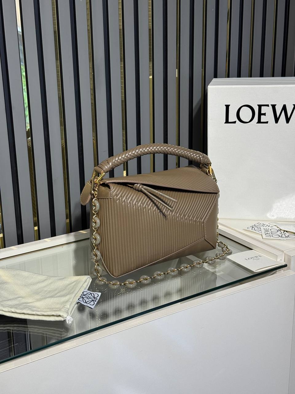 Loewe 2410