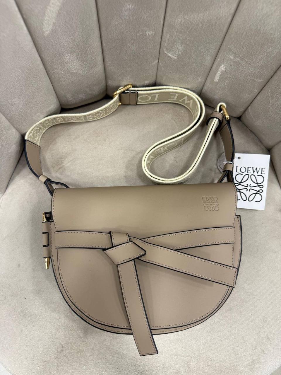 Loewe 4852