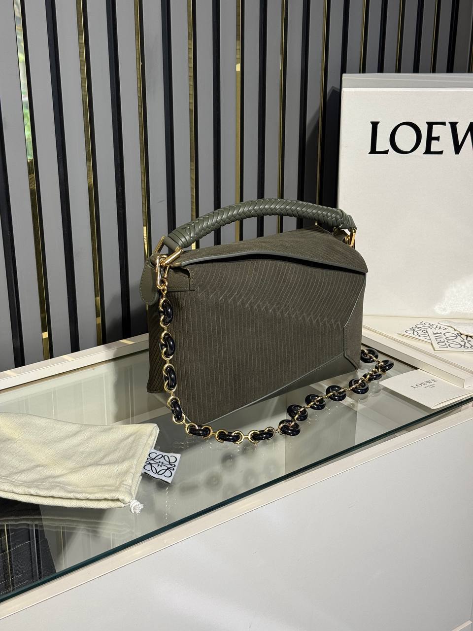 Loewe 2410