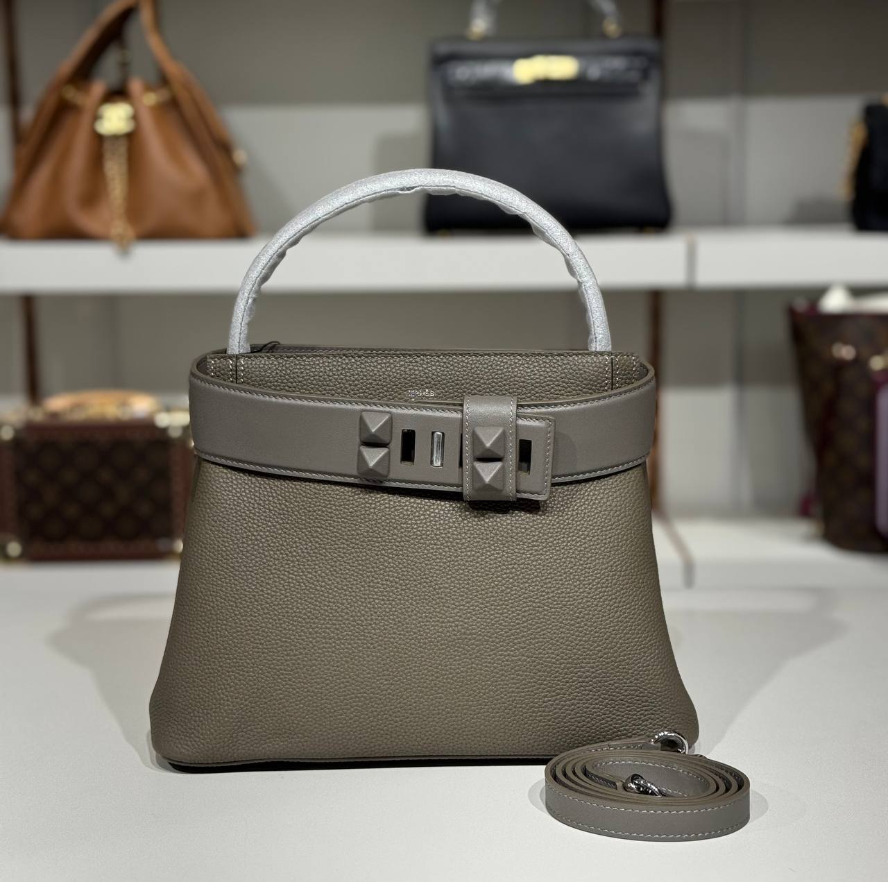 Hermes 4001