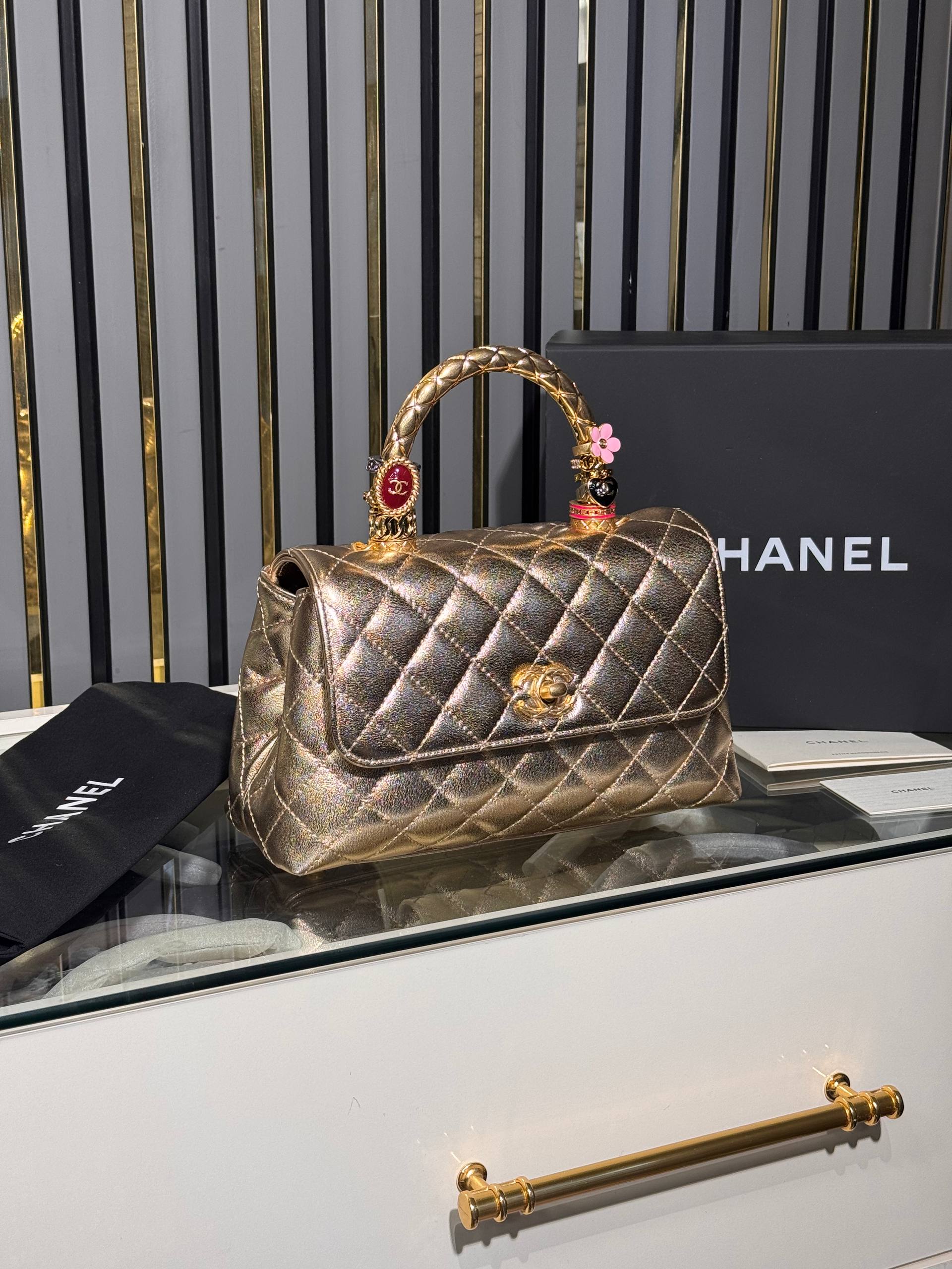 Chanel 5698