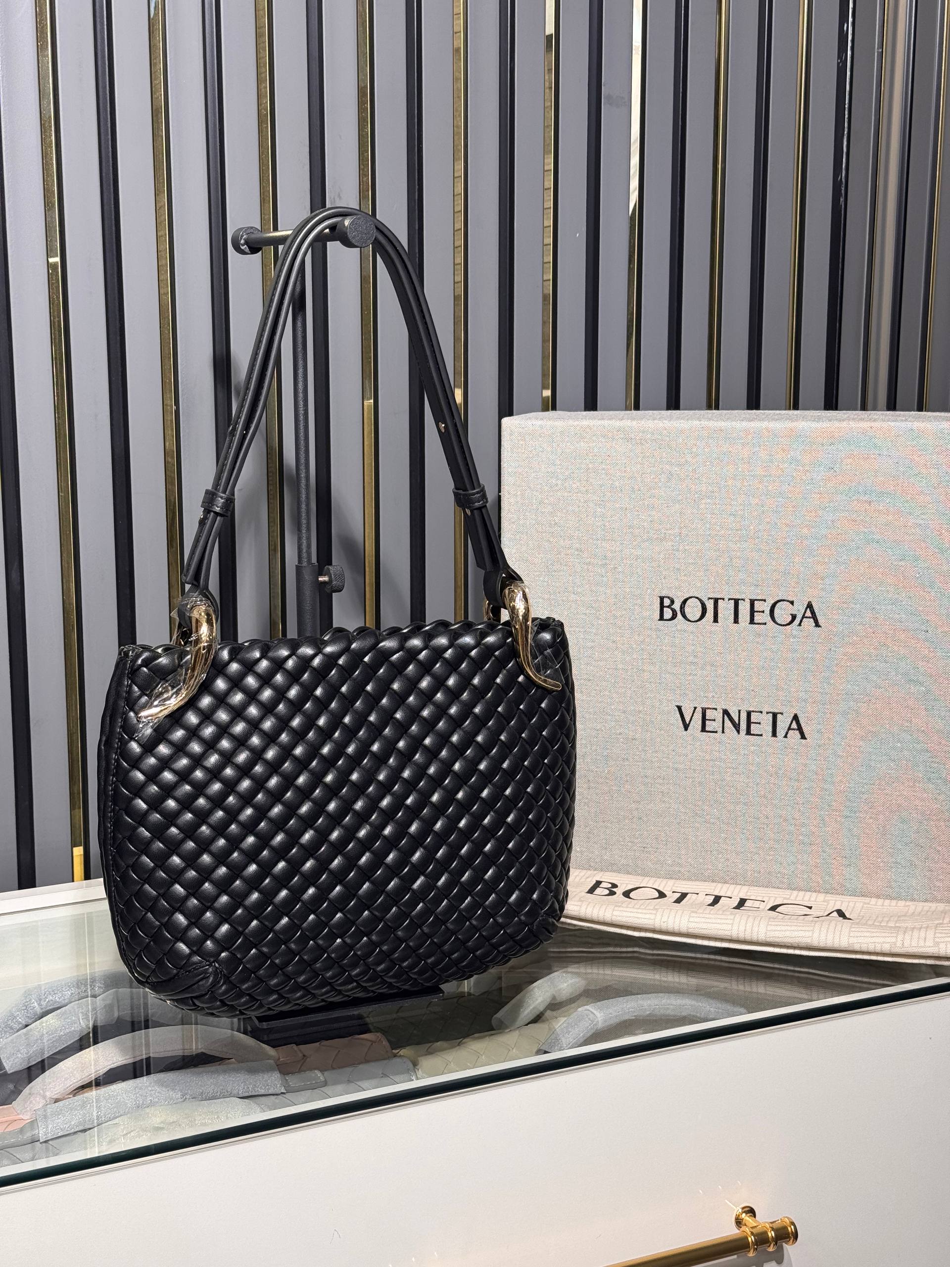 Bottega Veneta 4562