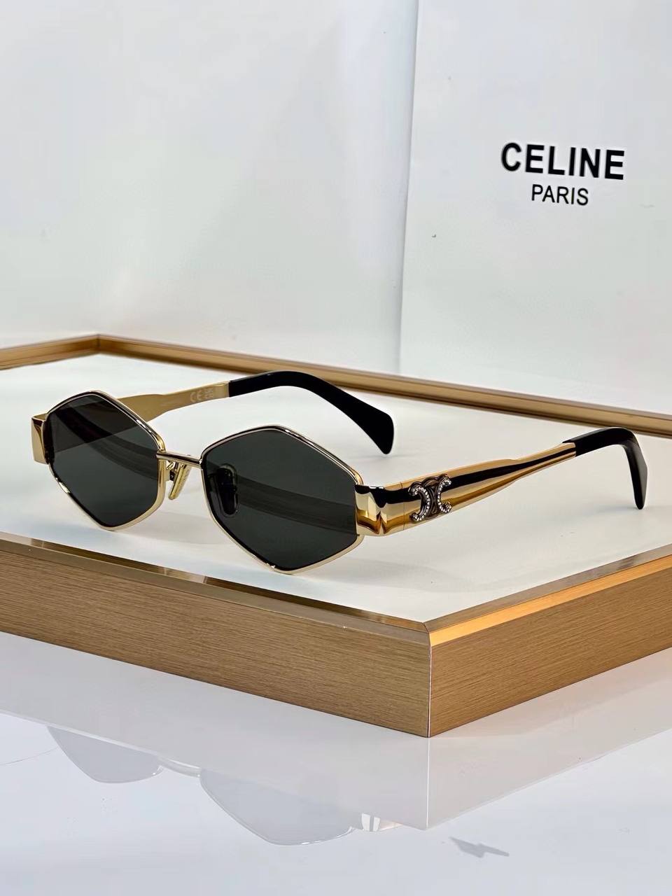 Celine E1115