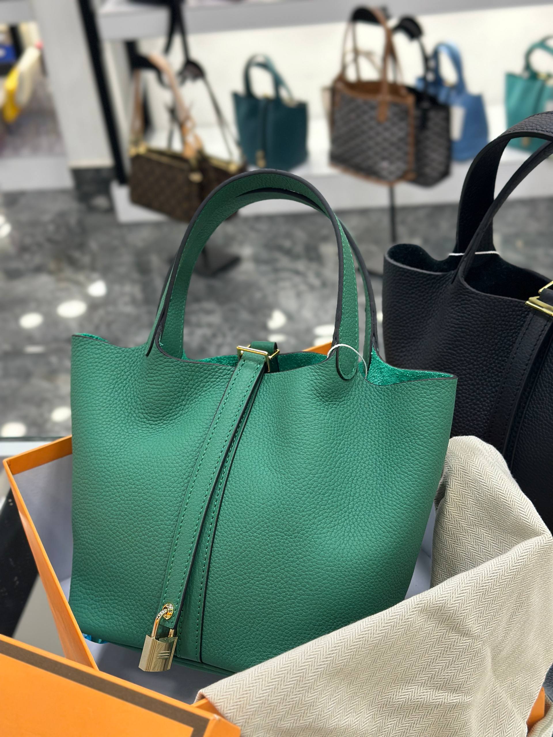 Hermes Picotin