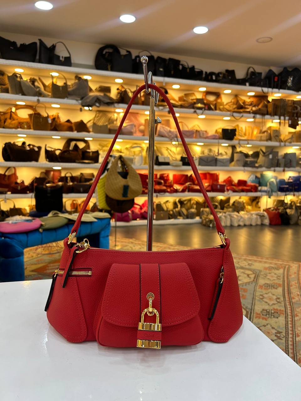 Chloe 3870