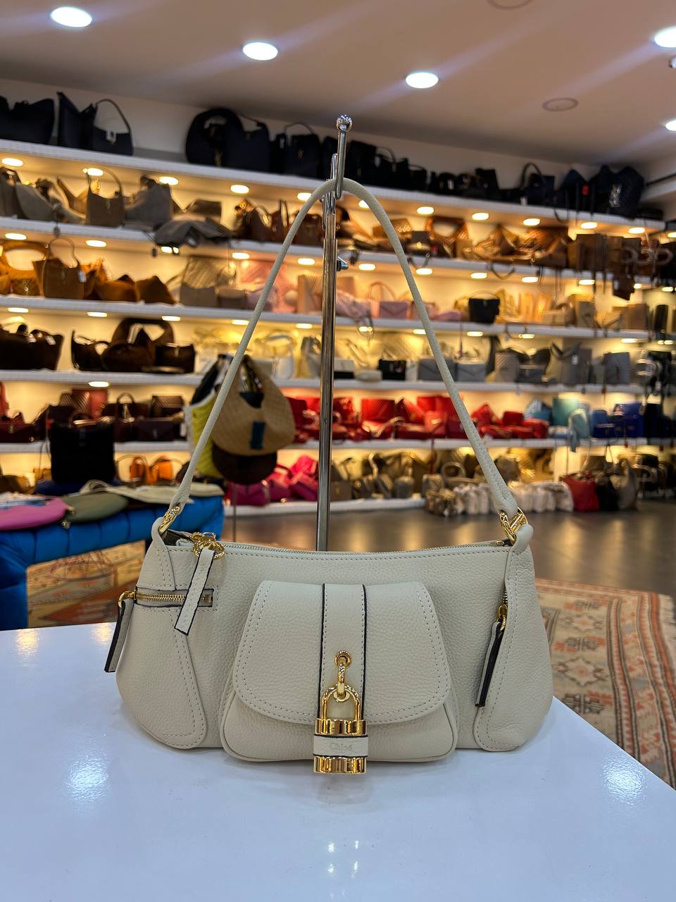 Chloe 3870