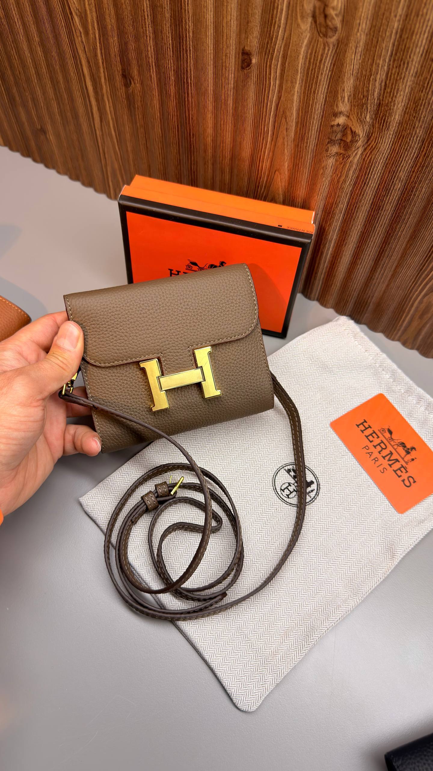 1746 Hermes Wallet