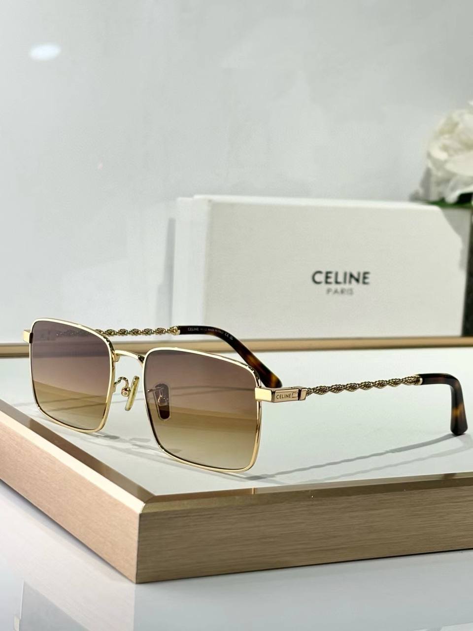 Celine E1112
