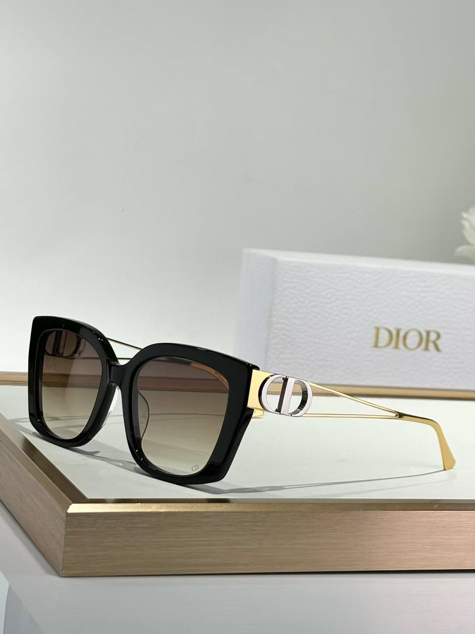 Dior E1114