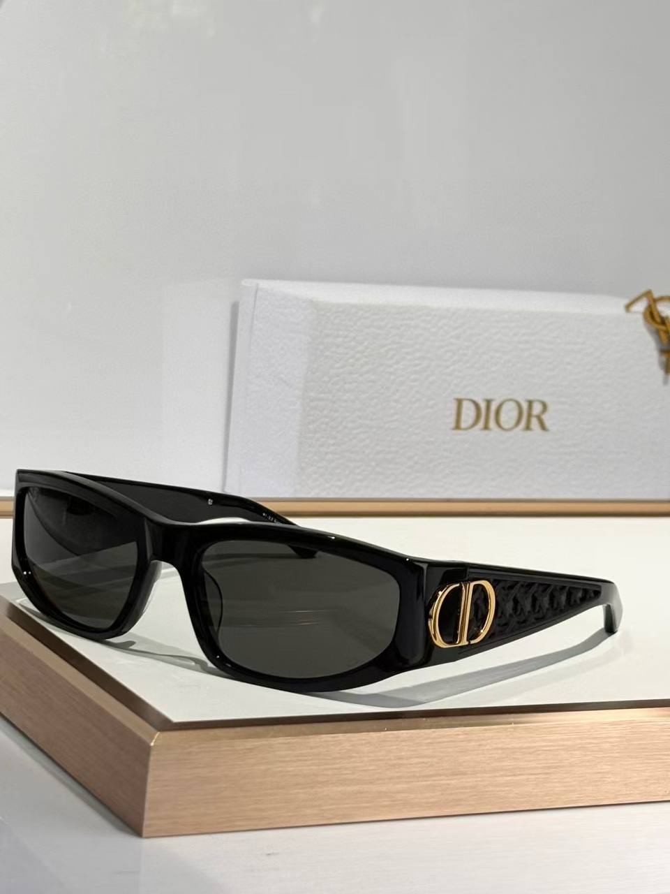 Dior E1115