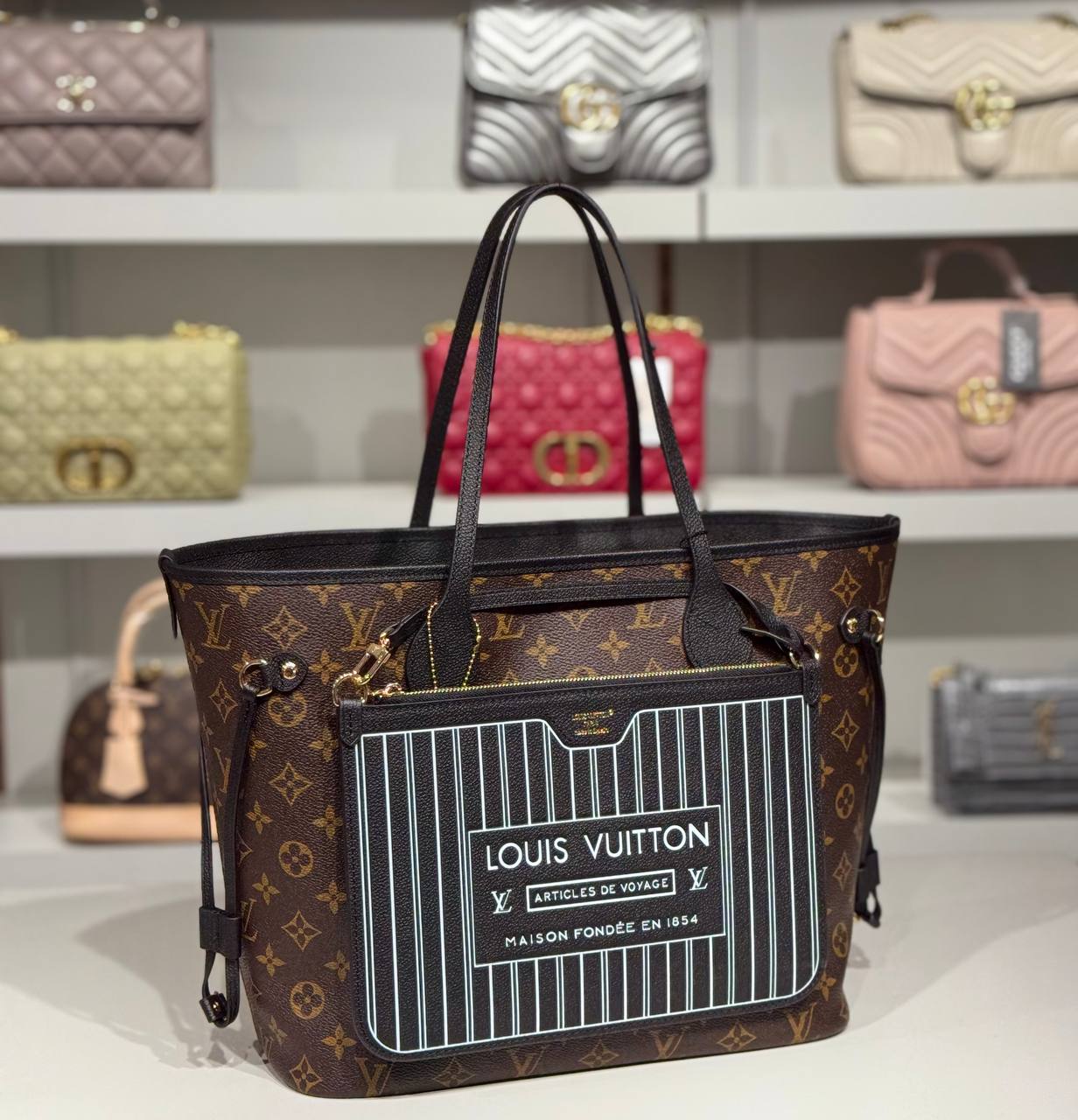 Louis Vuitton  24813