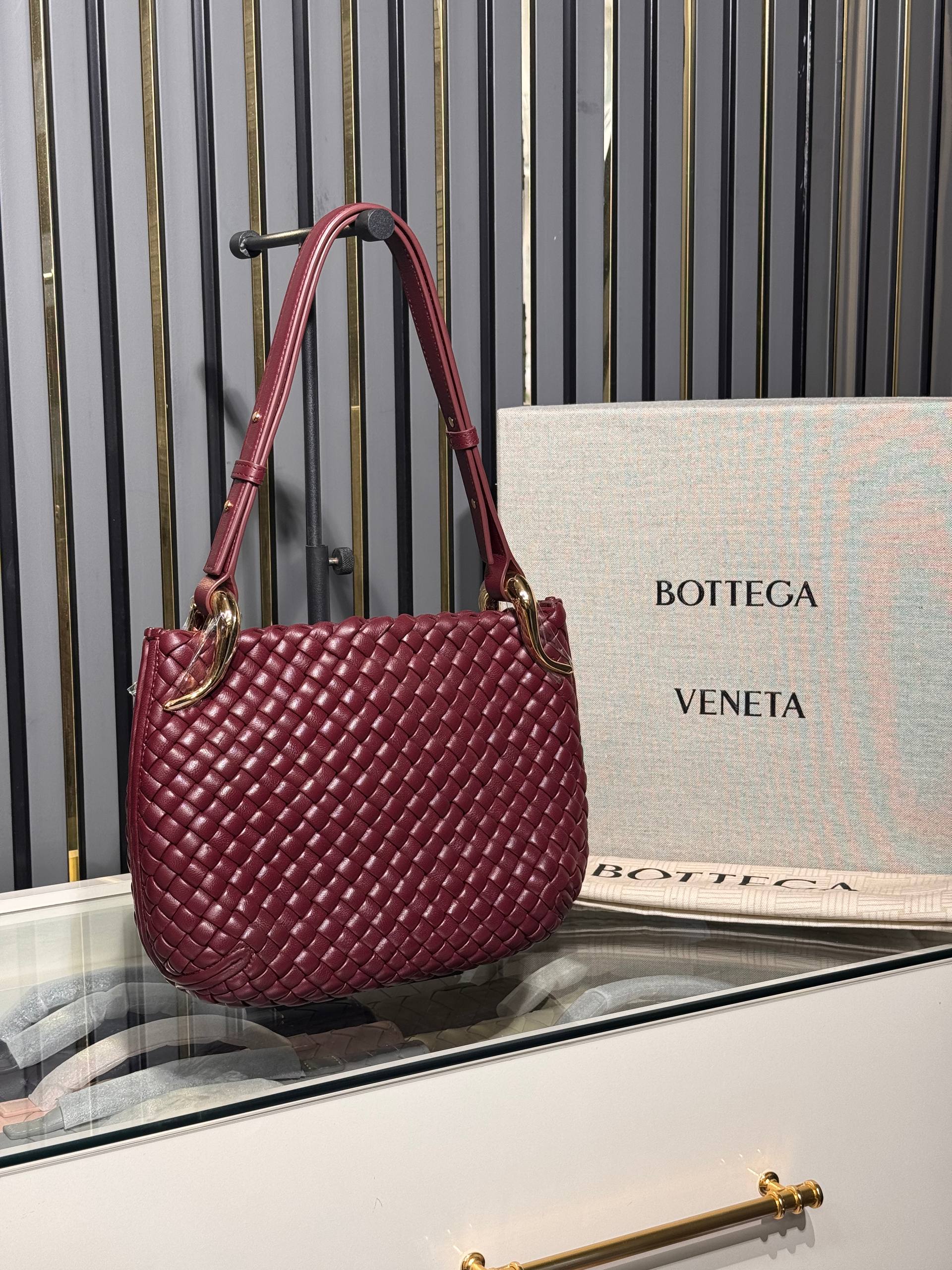 Bottega Veneta 4562